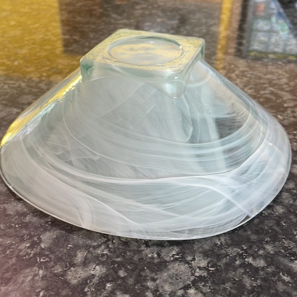 White Swirl Alabaster 9 Diameter
Beautiful Glass Bowl - Picture 5 of 5